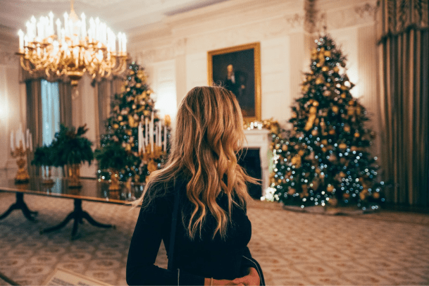 Tress the Halls: Festive Christmas Hairstyles to Sparkle and Shine!